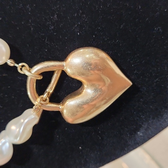 🔹️PIPER K🔹️ VIRAL 21" NECKLACE WITH PEARLS AND A HEART IN MATTE GOLD - Picture 16 of 17